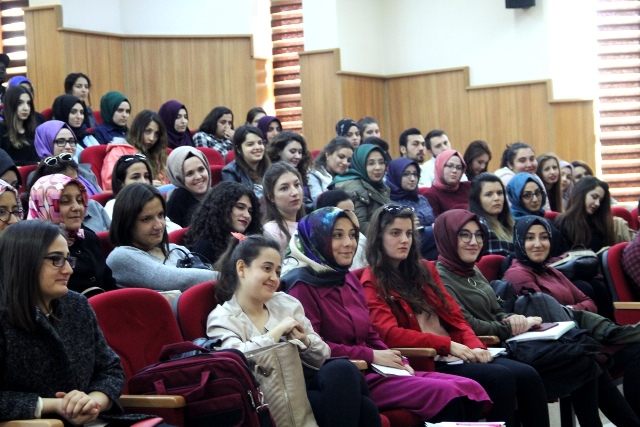abdullah-reha-nazli,-genclerle-bir-araya-geldi--(2).jpg