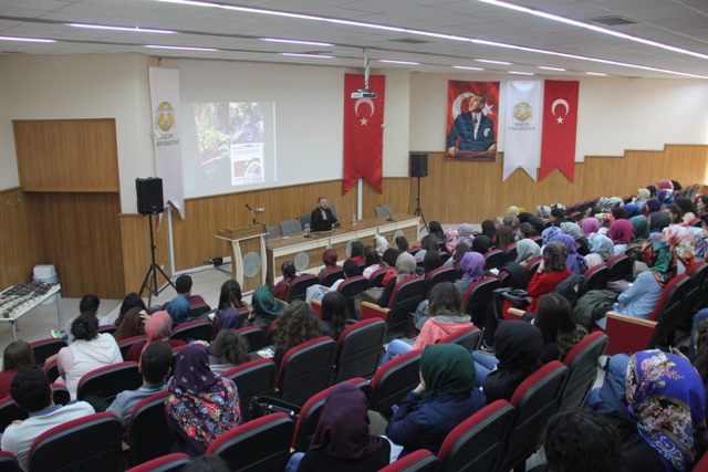 abdullah-reha-nazli,-genclerle-bir-araya-geldi--(3).jpg