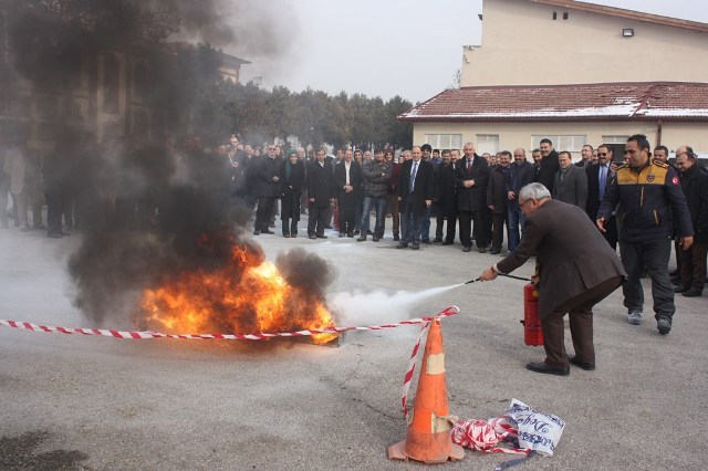 acil-durum-ekiplerine-yangin-egitimi--(12).jpg