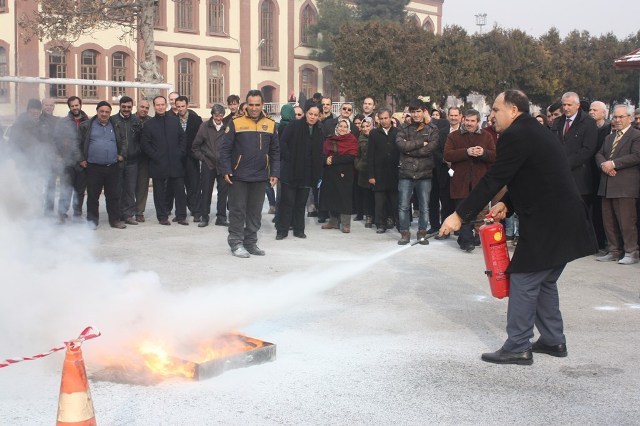 acil-durum-ekiplerine-yangin-egitimi--(16).jpg
