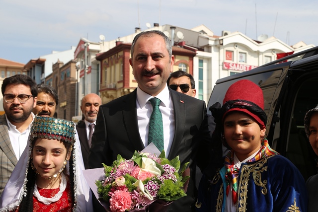 adalet-bakani-gul,-konyada-(2).jpg