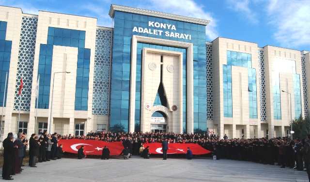 adliye-calisanlari-teroru-lanetlediler-(4).jpg