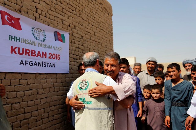 afganistan-kurban-dagitim.jpg