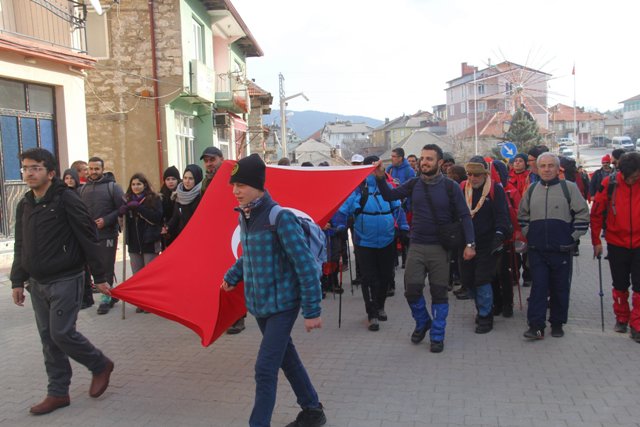 afrin-sehitleri-icin-tirmandilar-(12).jpg