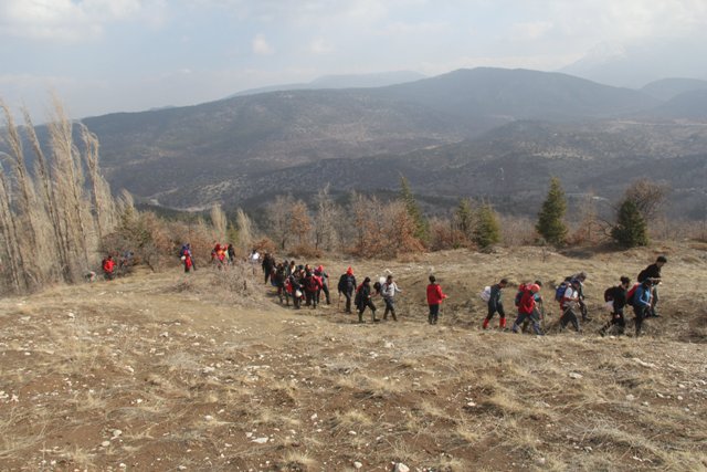 afrin-sehitleri-icin-tirmandilar-(13).jpg