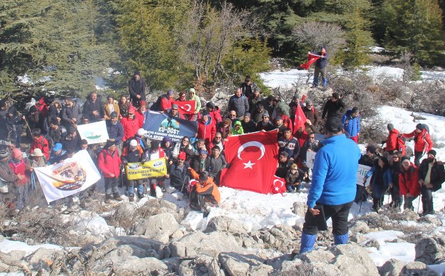 afrin-sehitleri-icin-tirmandilar-(3).jpg