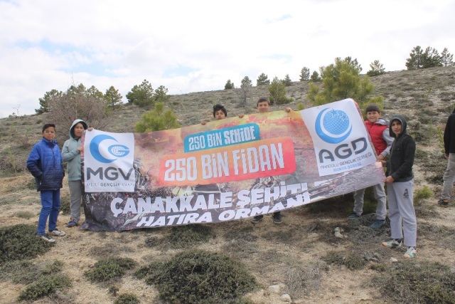 agd-uyesi-gencler-sehitler-icin-250-bin-fidan-dikiyor-(8).jpg