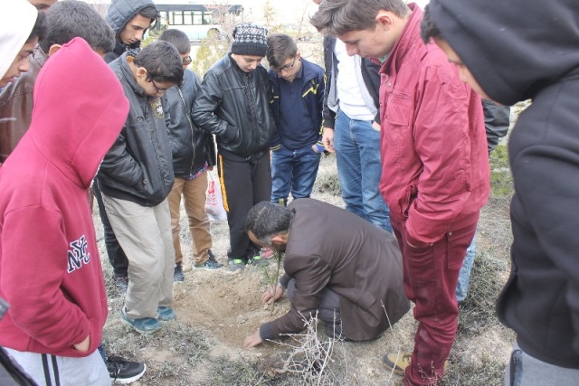 agd-uyesi-gencler-sehitler-icin-250-bin-fidan-dikiyor-(9).jpg