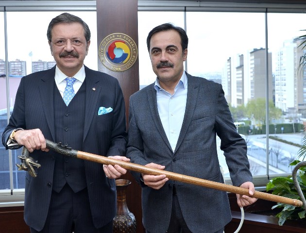 ahi-evran-bastonu-tobb-baskanina-hediye-edildi.jpg