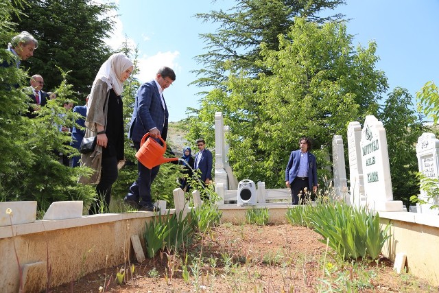 ahmet-davutoglu-hadim-ve-taskent’i-ziyaret-etti-(24).jpg