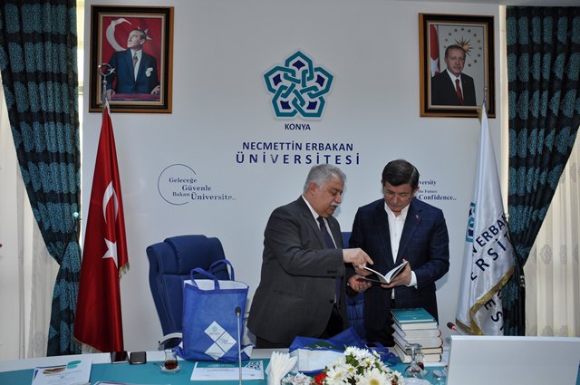 ahmet-davutoglu-neuyu-ziyaret-etti-ve-devam-eden-calismalar-hakkinda-bilgi-aldi-(1)-001.jpg