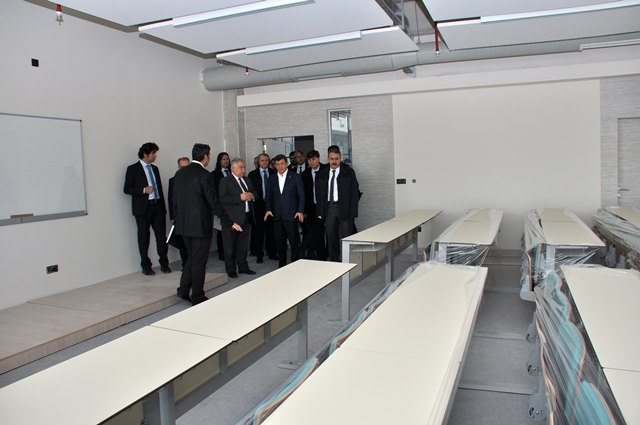 ahmet-davutoglu-neuyu-ziyaret-etti-ve-devam-eden-calismalar-hakkinda-bilgi-aldi-(4).jpg