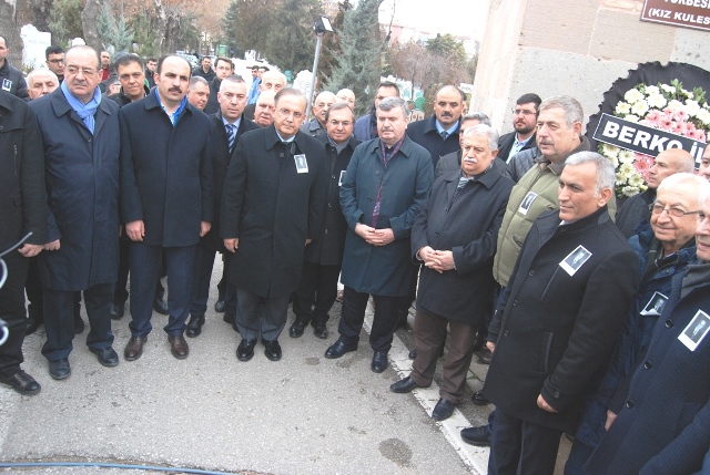 ahmet-kelesoglu-dualarla-anildi-(1).jpg