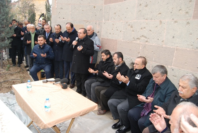 ahmet-kelesoglu-dualarla-anildi-(4).jpg