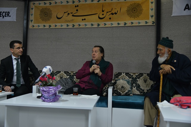 ahmet-ozhan-mevlana,-canli-bir-kuran’dir-(3).jpg