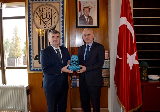ak-parti-genel-baskan-yardimcisi-erol-kaya-konya-planlamada-ornek-sehir-(3).jpg