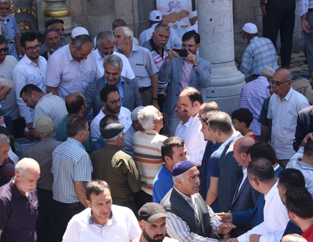 ak-parti-heyeti-carsinin--11.jpg