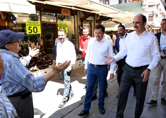 ak-parti-heyeti-carsinin--4.jpg