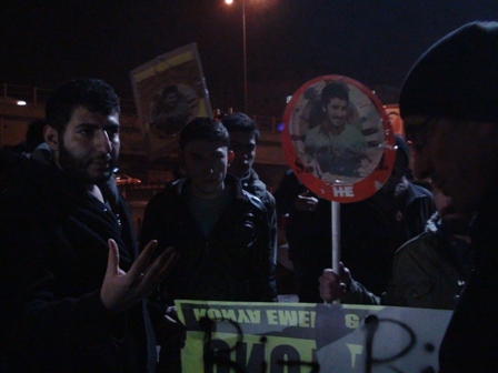 ak-parti-il-binasi-onunde-eylem-(1).jpg