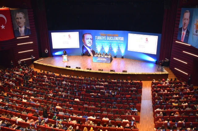 ak-parti-il-genclik-kollari-kongresi-gerceklestirildi-(3).jpg