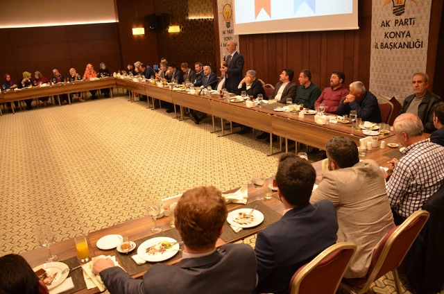 ak-parti-konya-eski-ve-yeni-il-yonetimleri-bir-araya-geldi-(4).jpg