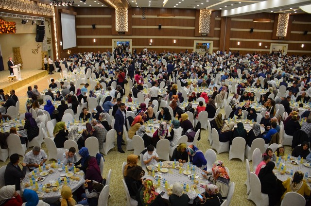 ak-parti-konya-iftar-programinda-bir-araya-geldi-(7).jpg
