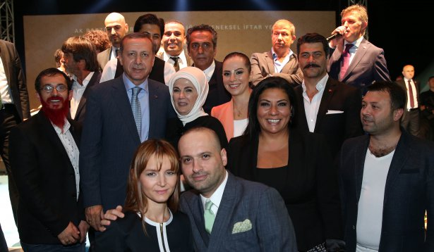 ak_parti_iftarina_unlu_akini_1405717977_0066.jpg ak_parti_iftarina_unlu_akini_1405717977_0066.jpg