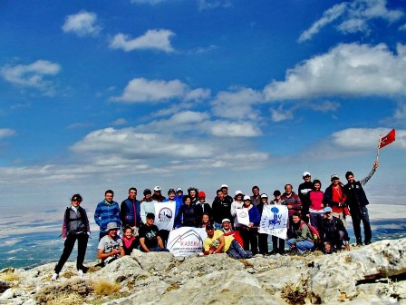 akademik’ten-baskan-ogul’a-plaket-(2).jpg