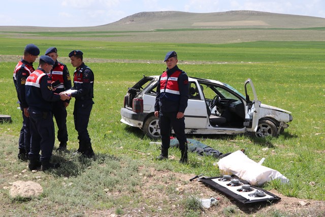 aksaray’da-otomobil-takla-atti--(3).jpg