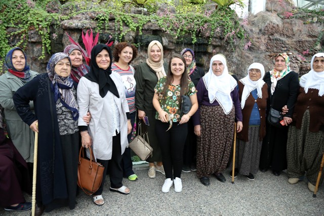 aksarayli-sehit-anneleri-icin-konya-gezisi-duzenledi-(2).jpg