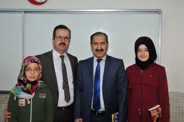 aksehir’de-aileler-cocuklariyla-birlikte-kitap-okudu--(4).jpg