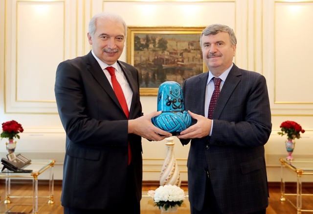 akyurek’ten-uysal’a-hayirli-olsun-ziyareti-(3).jpg