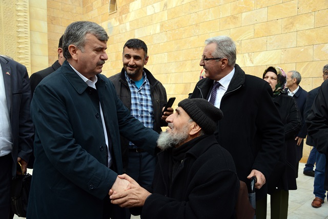akyurek-engelli-dernek-temsilcileri-ve-uyeleriyle-bulustu-(9).jpg