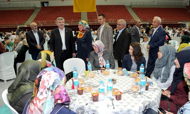 akyurek-muhtarlarla-iftarda-(3).jpg