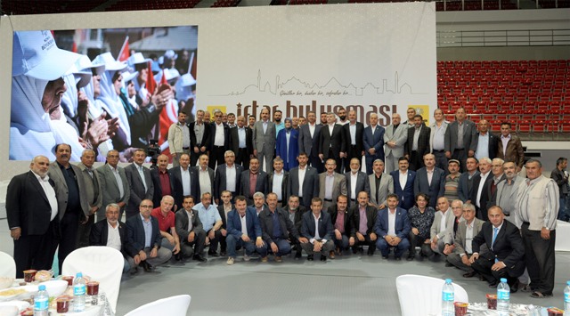 akyurek-muhtarlarla-iftarda-(4).jpg