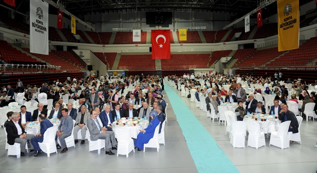 akyurek-muhtarlarla-iftarda-(5).jpg