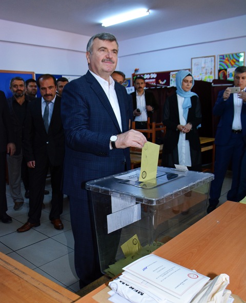 akyurek-oy-kullandi--(1).jpg