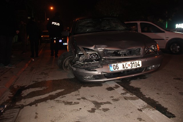 alkollu-surucu-otomobiliyle-once-yayaya-ardindan-2-araca-carpti--(1).jpg