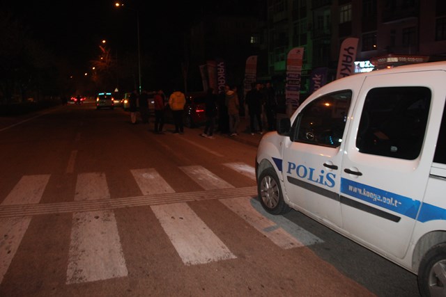 alkollu-surucu-otomobiliyle-once-yayaya-ardindan-2-araca-carpti--(4).jpg