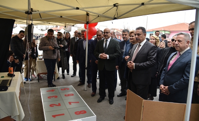 alparslan-ortaokulunda-tubitak--(4).jpg