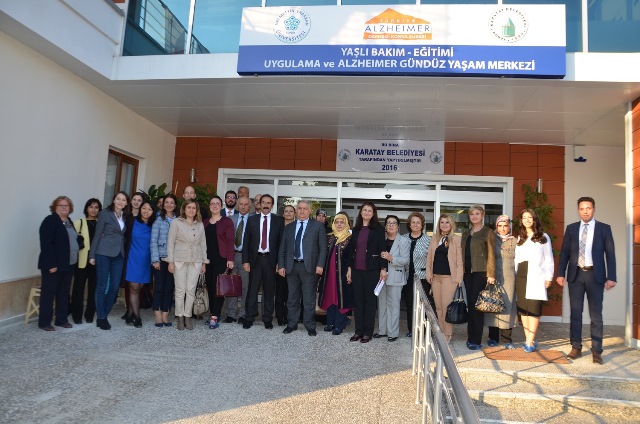 alzheimer-gunduz-yasam-merkezi-adini-dunyaya-duyurdu-(7).jpg