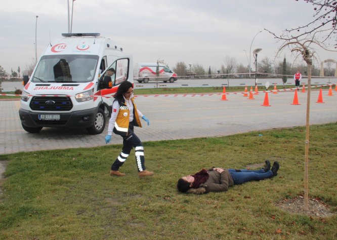ambulans-soforleri-maharetlerini--(3).jpg