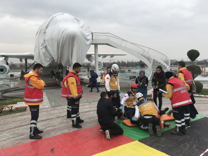 ambulans-soforleri-maharetlerini--(8).jpg