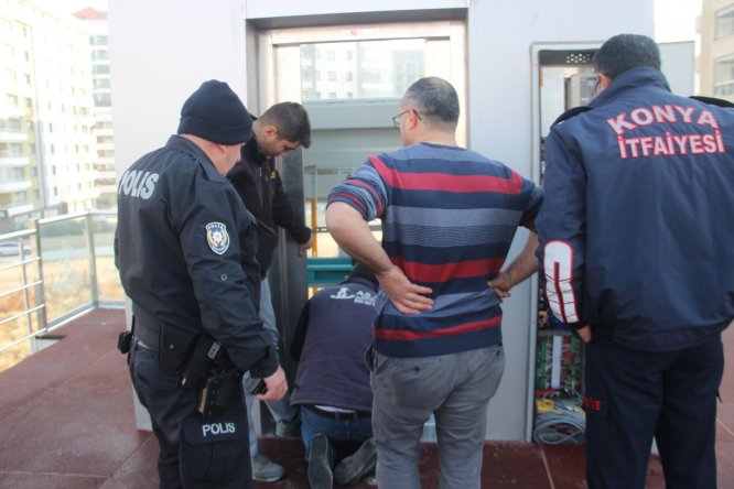 asansorden-kurtarilan-cocuk-polise-ve-itfaiyeye--(3).jpg
