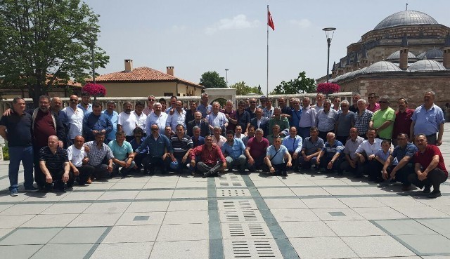 asker-arkadaslari-29-yil-sonra-tekrar-konyada-bir-araya-geldi-(2).jpg