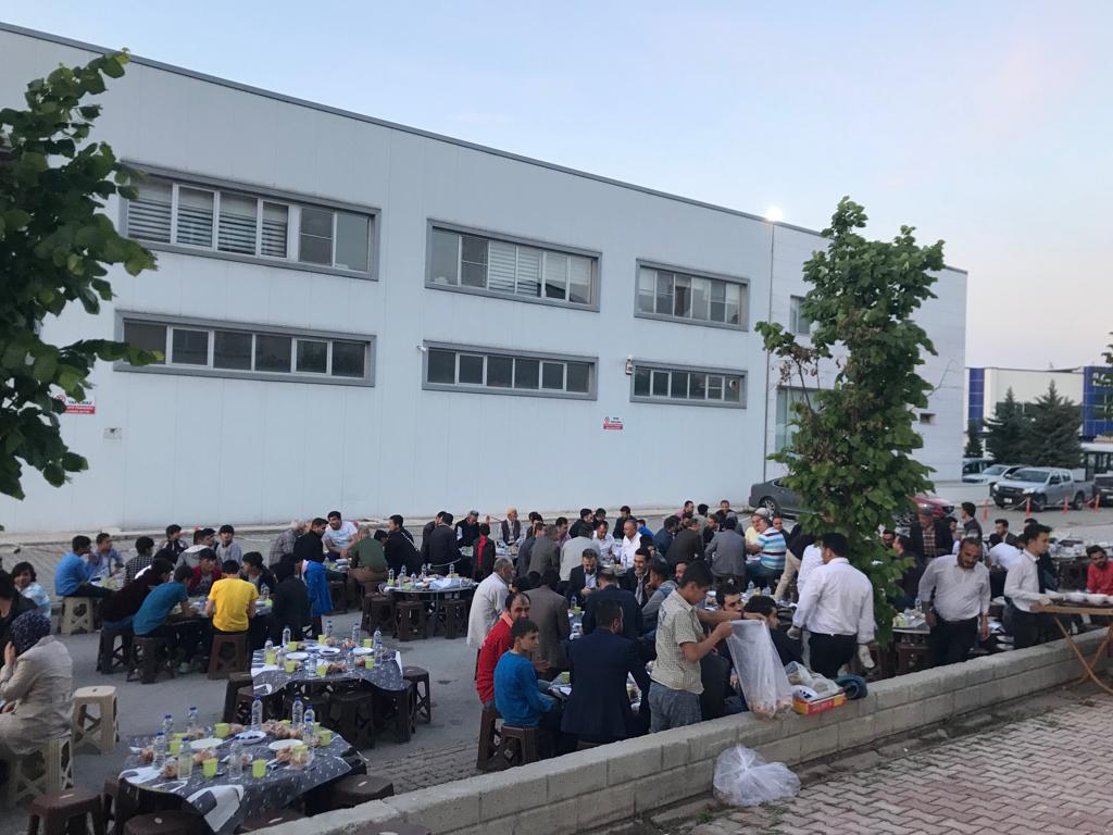 askon-sofrasinda-yine-kimsesizleri--(3).jpg