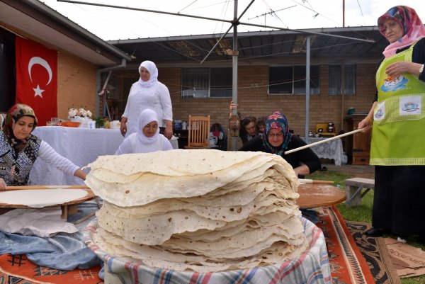 avustralya’daki-konyalilar-yufka-ekmek-(8).jpg