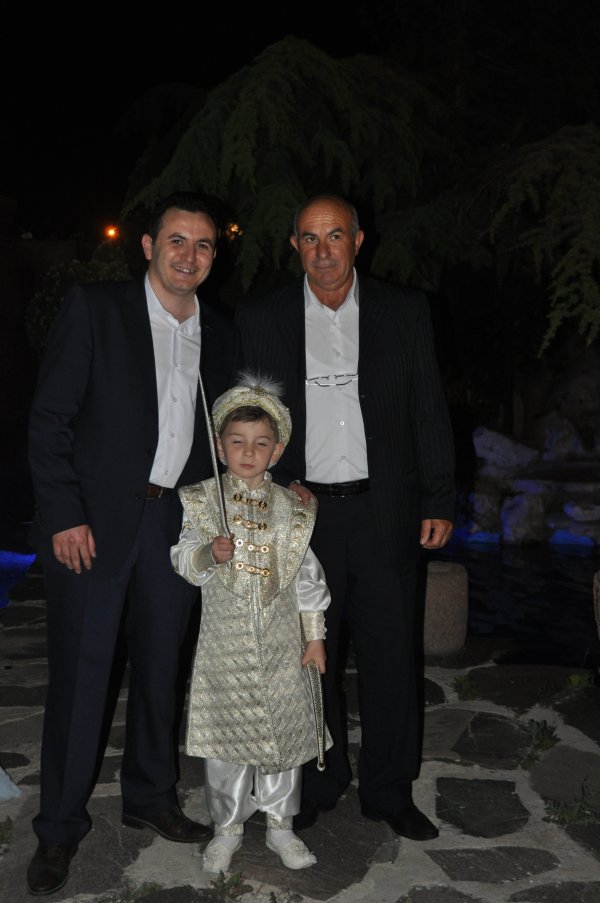 babayigit-ailesinde-sunnet-mutlulugu.jpg