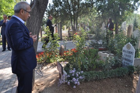 bakan-elvan-mezarlik-ziyareti--(2).jpg