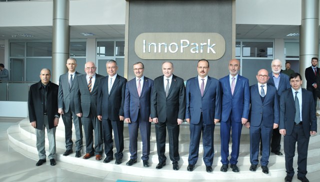 bakan-ozlu,-innopark’i-ziyaret-etti-(3).jpg